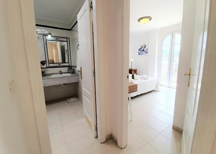 Bahia Alba Апартаменти *